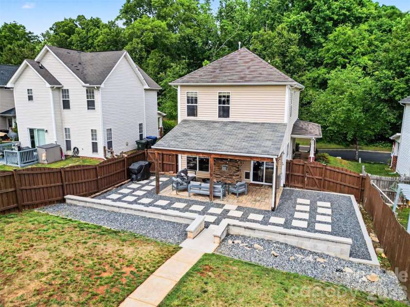 8007 Rolling Meadows Lane, Huntersville, NC 28078.  MLS# CAR4375403, YatesRealty ID 28552. 