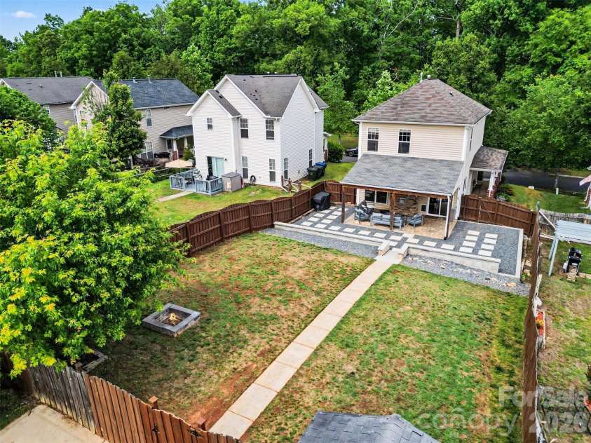 8007 Rolling Meadows Lane, Huntersville, NC 28078.  MLS# CAR4375403, YatesRealty ID 28552. 