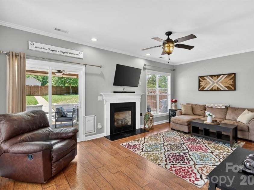 8007 Rolling Meadows Lane, Huntersville, NC 28078.  MLS# CAR4375403, YatesRealty ID 28552. 