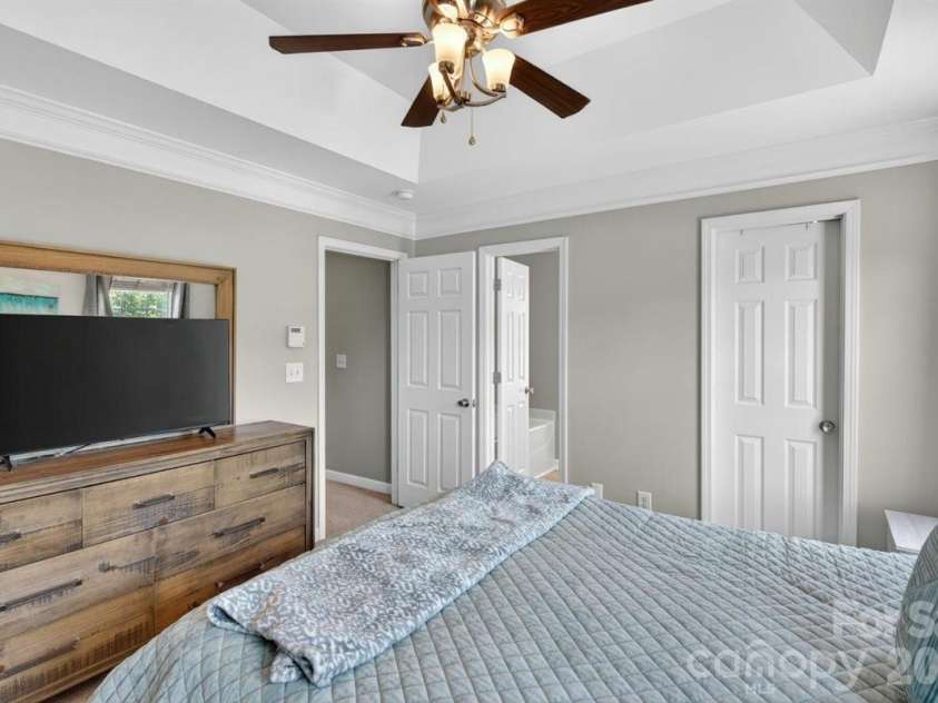 8007 Rolling Meadows Lane, Huntersville, NC 28078.  MLS# CAR4375403, YatesRealty ID 28552. 