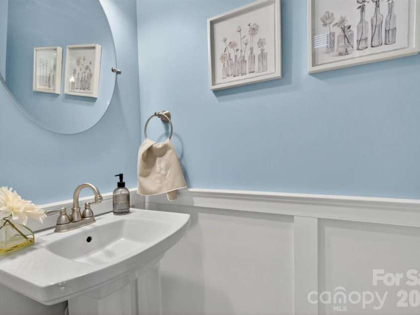 8007 Rolling Meadows Lane, Huntersville, NC 28078.  MLS# CAR4375403, YatesRealty ID 28552. 