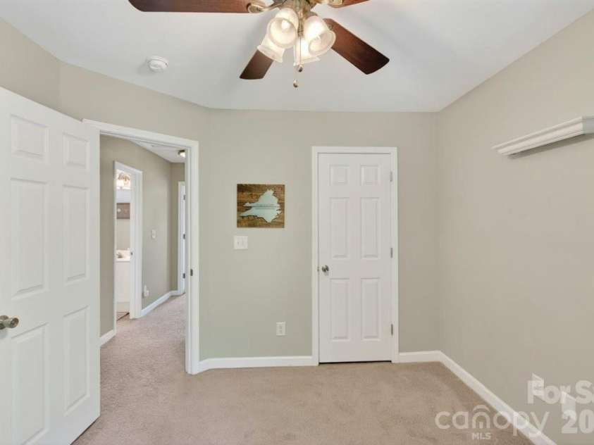 8007 Rolling Meadows Lane, Huntersville, NC 28078.  MLS# CAR4375403, YatesRealty ID 28552. 