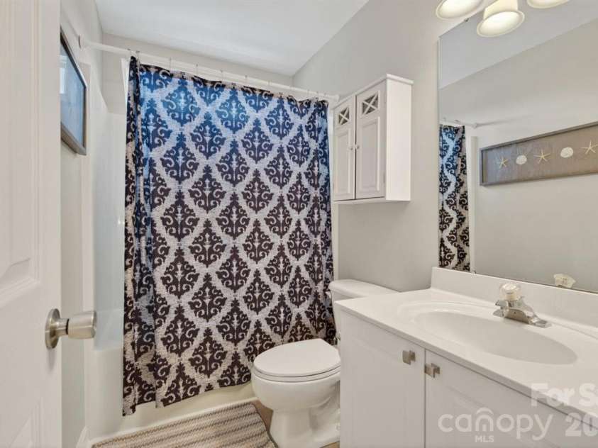 8007 Rolling Meadows Lane, Huntersville, NC 28078.  MLS# CAR4375403, YatesRealty ID 28552. 
