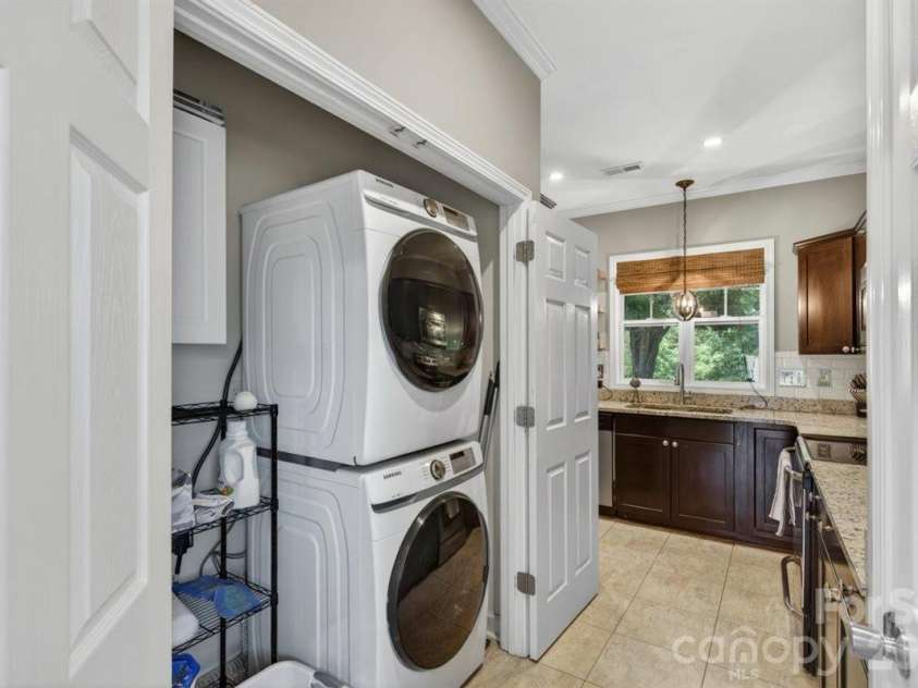 8007 Rolling Meadows Lane, Huntersville, NC 28078.  MLS# CAR4375403, YatesRealty ID 28552. 
