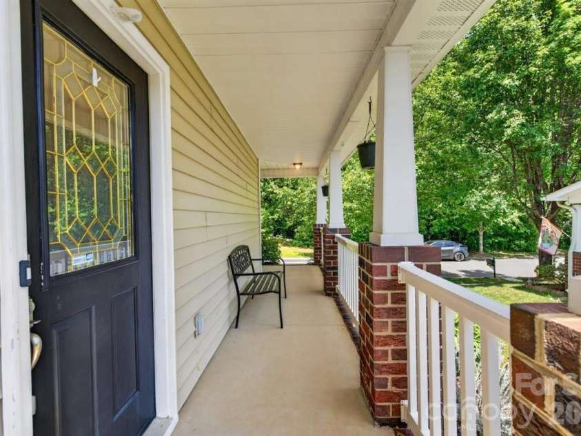 8007 Rolling Meadows Lane, Huntersville, NC 28078.  MLS# CAR4375403, YatesRealty ID 28552. 