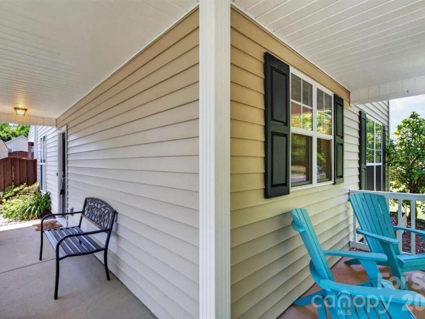 8007 Rolling Meadows Lane, Huntersville, NC 28078.  MLS# CAR4375403, YatesRealty ID 28552. 