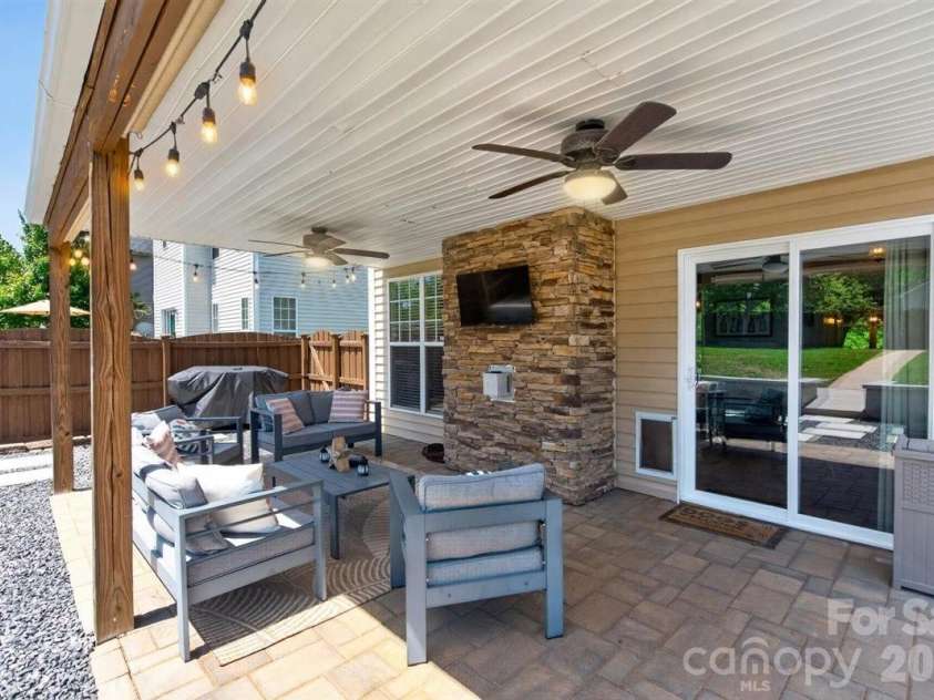 8007 Rolling Meadows Lane, Huntersville, NC 28078.  MLS# CAR4375403, YatesRealty ID 28552. 