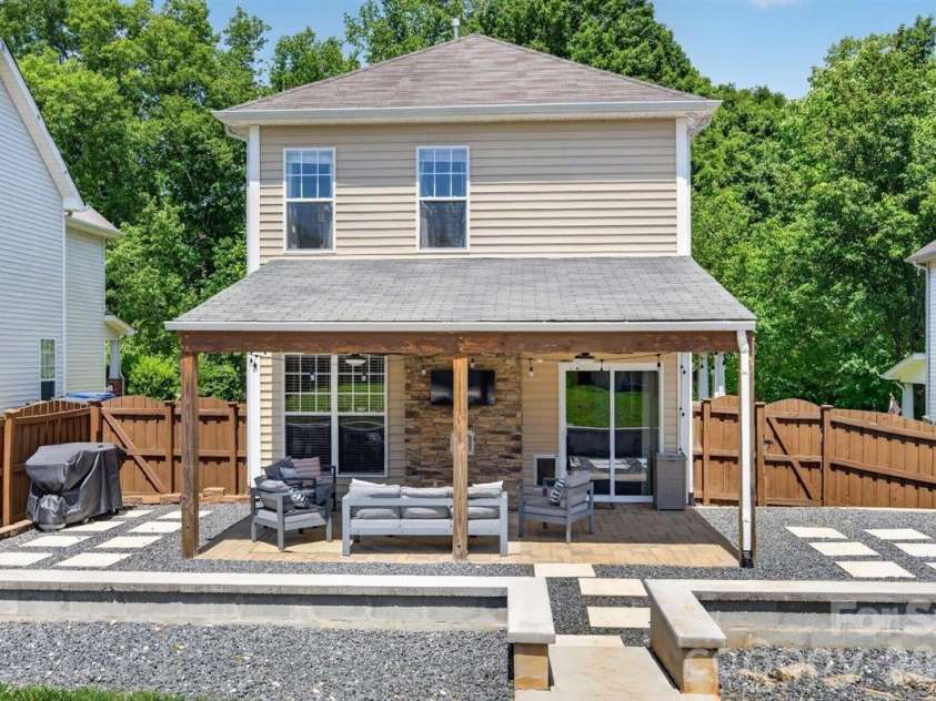 8007 Rolling Meadows Lane, Huntersville, NC 28078.  MLS# CAR4375403, YatesRealty ID 28552. 