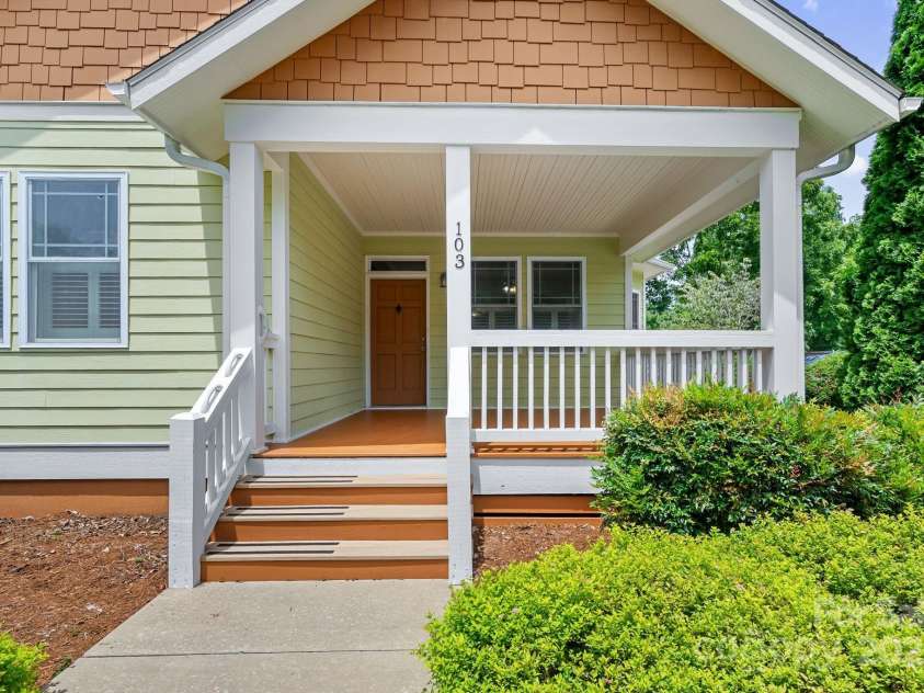 11 Myra Place, Asheville, NC 28806.  MLS# CAR4284280, YatesRealty ID 28553. 
