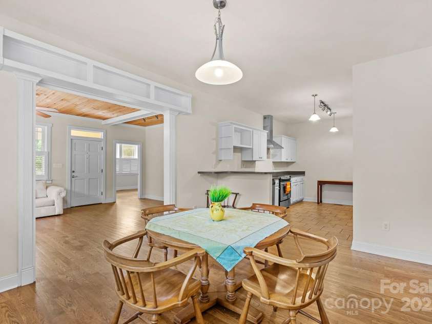 11 Myra Place, Asheville, NC 28806.  MLS# CAR4284280, YatesRealty ID 28553. 