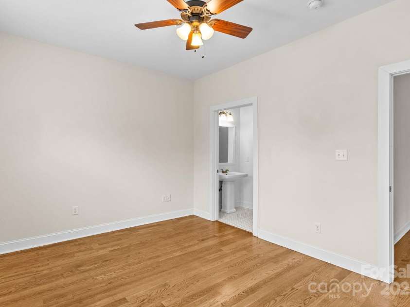 11 Myra Place, Asheville, NC 28806.  MLS# CAR4284280, YatesRealty ID 28553. 