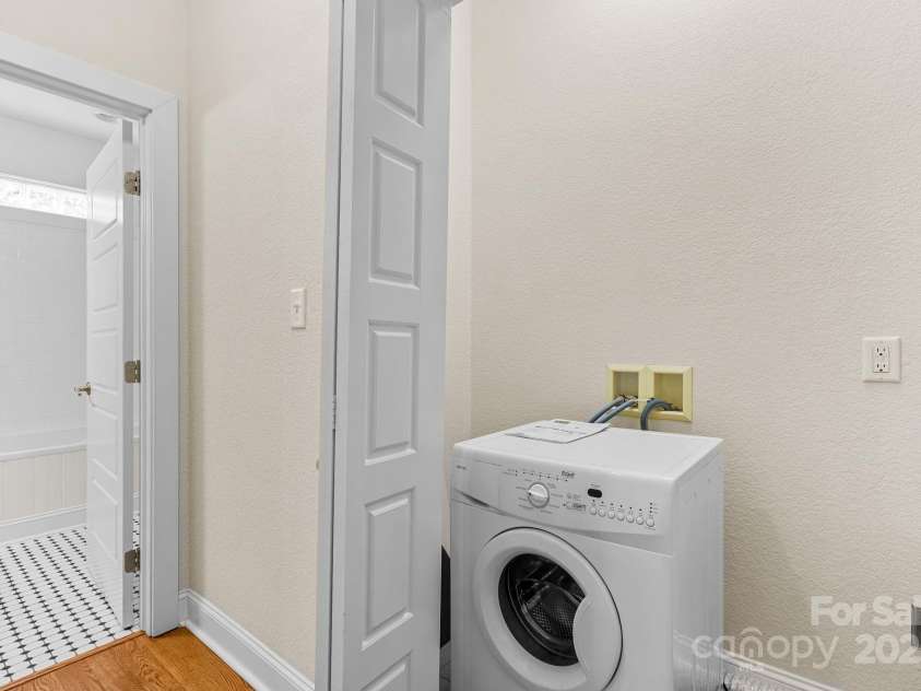 11 Myra Place, Asheville, NC 28806.  MLS# CAR4284280, YatesRealty ID 28553. 