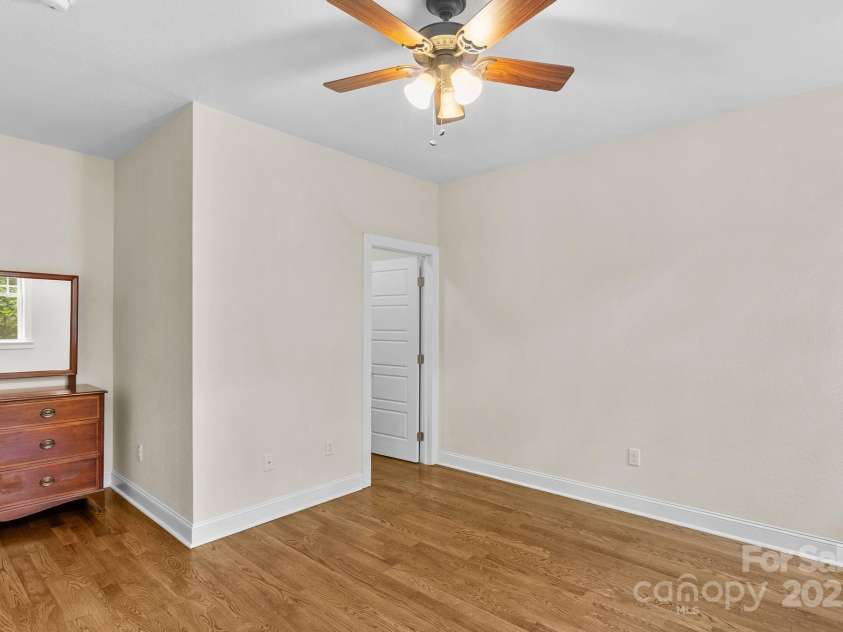 11 Myra Place, Asheville, NC 28806.  MLS# CAR4284280, YatesRealty ID 28553. 