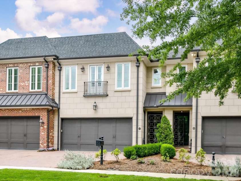 117 Huntley Place, Charlotte, NC 28207.  MLS# CAR4387271, YatesRealty ID 28553. 