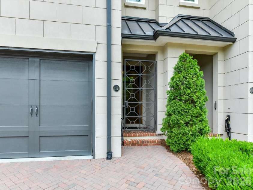 117 Huntley Place, Charlotte, NC 28207.  MLS# CAR4387271, YatesRealty ID 28553. 