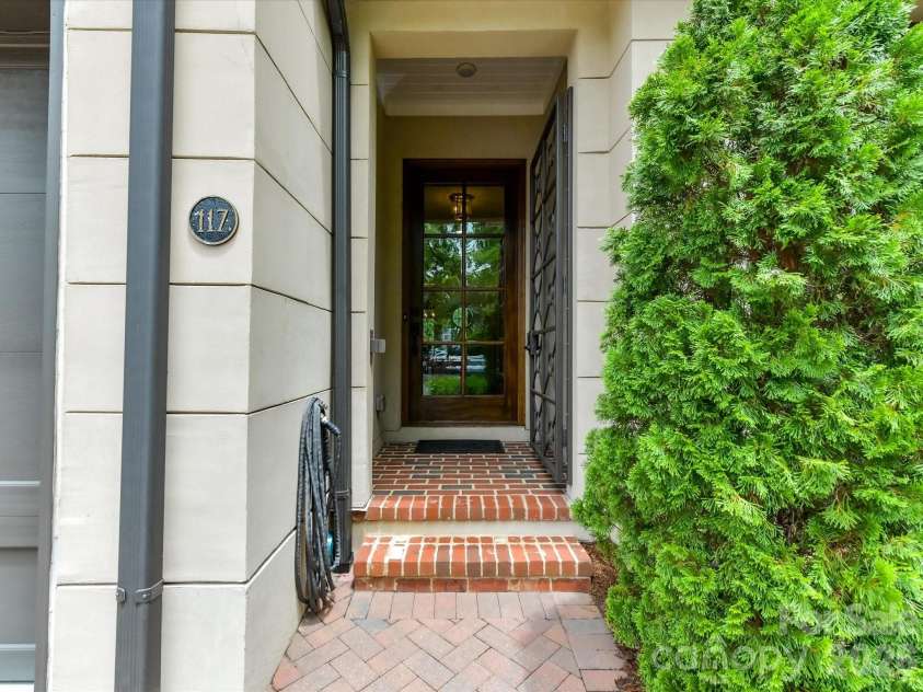 117 Huntley Place, Charlotte, NC 28207.  MLS# CAR4387271, YatesRealty ID 28553. 