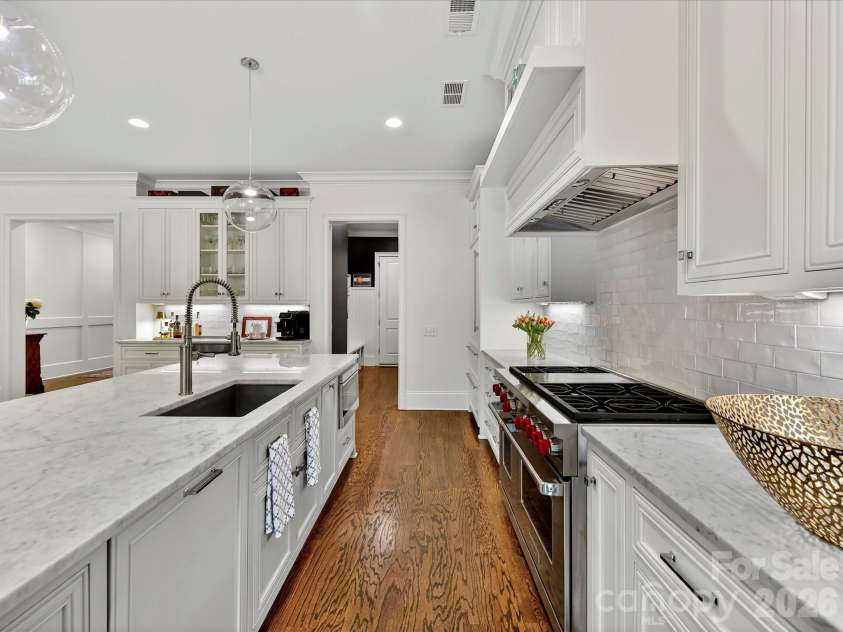 117 Huntley Place, Charlotte, NC 28207.  MLS# CAR4387271, YatesRealty ID 28553. 