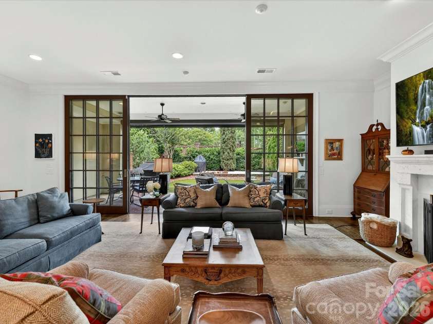 117 Huntley Place, Charlotte, NC 28207.  MLS# CAR4387271, YatesRealty ID 28553. 