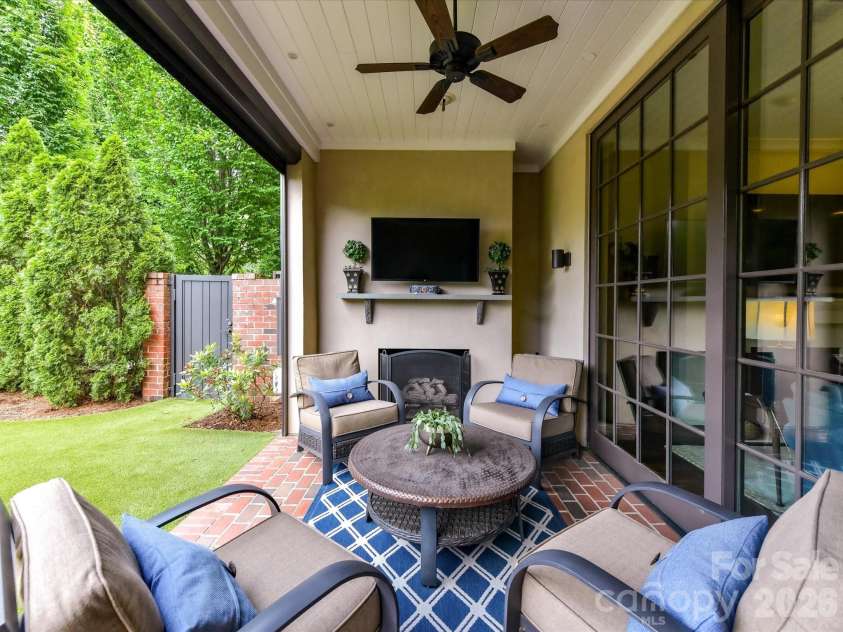 117 Huntley Place, Charlotte, NC 28207.  MLS# CAR4387271, YatesRealty ID 28553. 