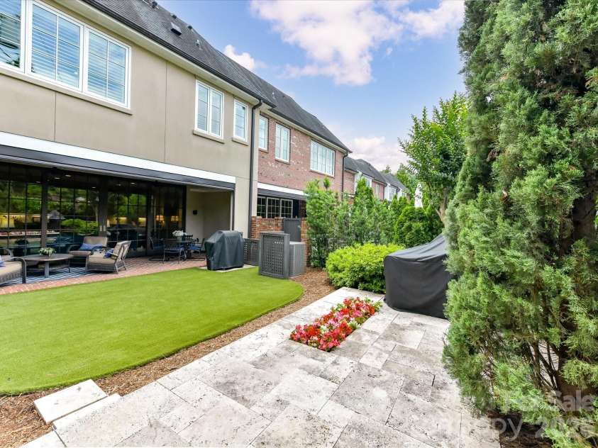 117 Huntley Place, Charlotte, NC 28207.  MLS# CAR4387271, YatesRealty ID 28553. 
