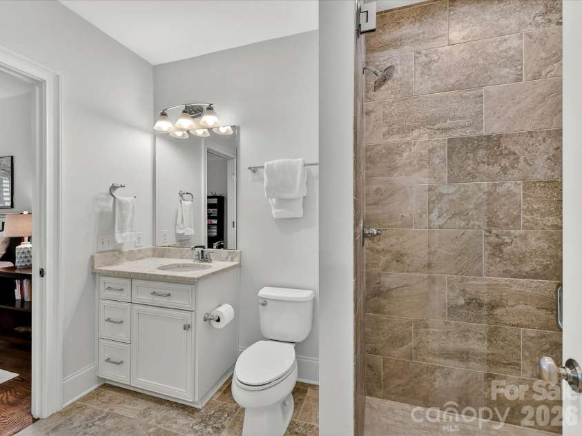 117 Huntley Place, Charlotte, NC 28207.  MLS# CAR4387271, YatesRealty ID 28553. 