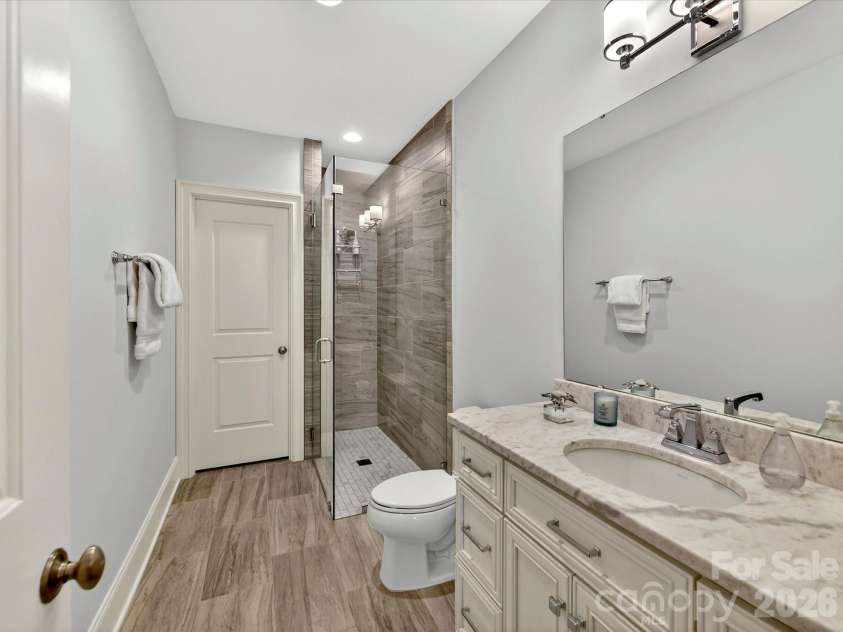 117 Huntley Place, Charlotte, NC 28207.  MLS# CAR4387271, YatesRealty ID 28553. 