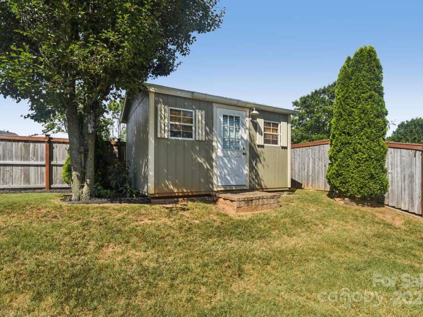 21705 Torrence Chapel Road, Cornelius, NC 28031.  MLS# CAR4283229, YatesRealty ID 28554. 