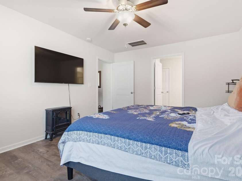 2814 Sherrills Stream Drive, Sherrills Ford, NC 28673.  MLS# CAR4385580, YatesRealty ID 28555. 