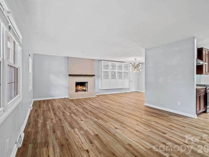 39 Grandview Road, Asheville, NC 28806.  MLS# CAR4384553, YatesRealty ID 28556. 