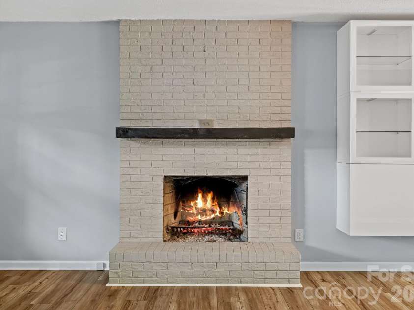 39 Grandview Road, Asheville, NC 28806.  MLS# CAR4384553, YatesRealty ID 28556. 