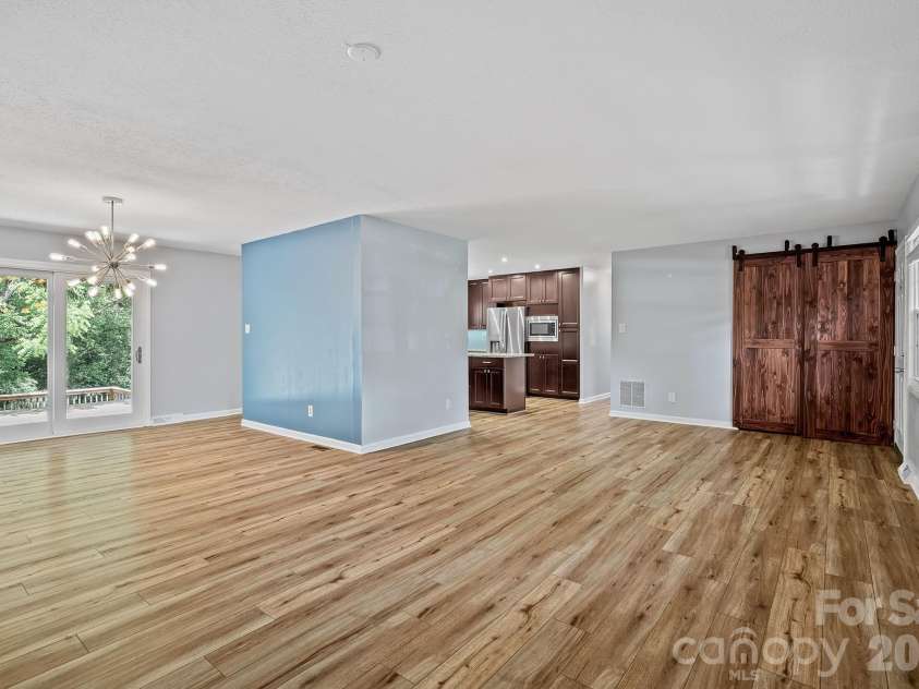 39 Grandview Road, Asheville, NC 28806.  MLS# CAR4384553, YatesRealty ID 28556. 