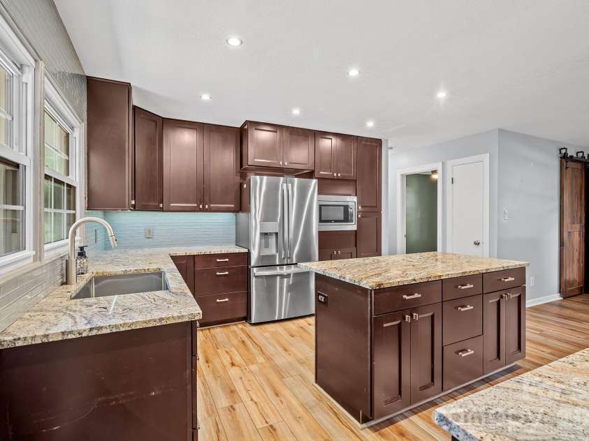 39 Grandview Road, Asheville, NC 28806.  MLS# CAR4384553, YatesRealty ID 28556. 