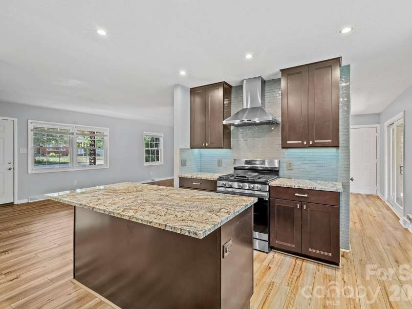 39 Grandview Road, Asheville, NC 28806.  MLS# CAR4384553, YatesRealty ID 28556. 