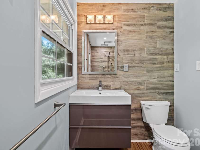 39 Grandview Road, Asheville, NC 28806.  MLS# CAR4384553, YatesRealty ID 28556. 