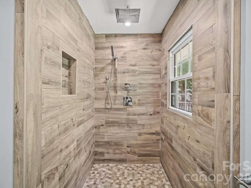 39 Grandview Road, Asheville, NC 28806.  MLS# CAR4384553, YatesRealty ID 28556. 