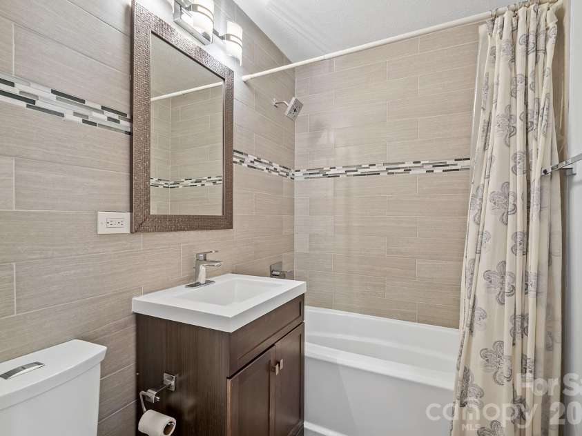 39 Grandview Road, Asheville, NC 28806.  MLS# CAR4384553, YatesRealty ID 28556. 