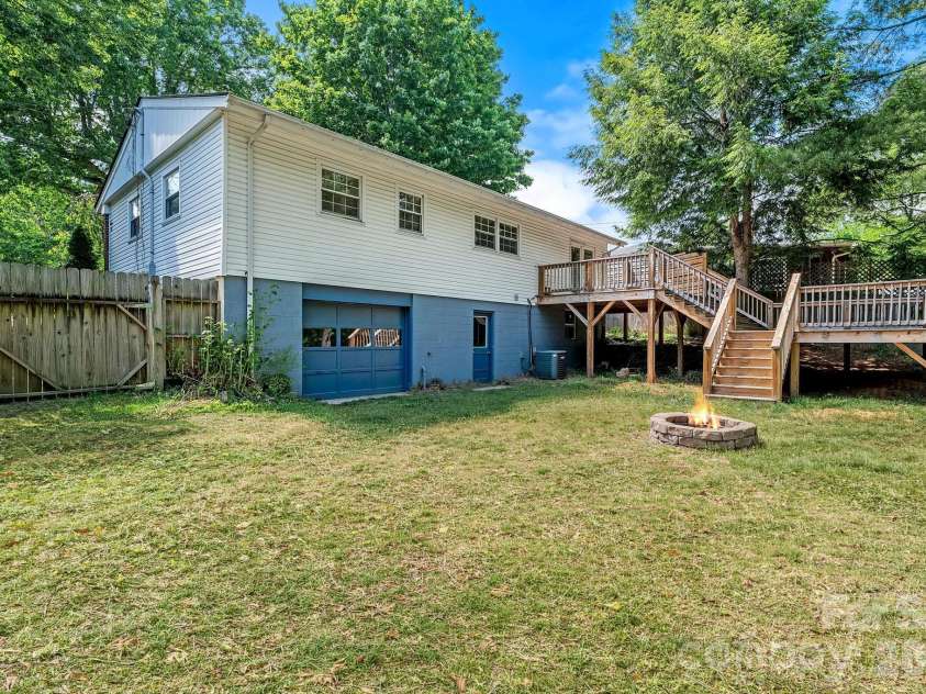 39 Grandview Road, Asheville, NC 28806.  MLS# CAR4384553, YatesRealty ID 28556. 