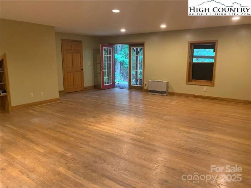 524 Timber Lake Drive, Todd, NC 28684.  MLS# CAR4284927, YatesRealty ID 28556. 