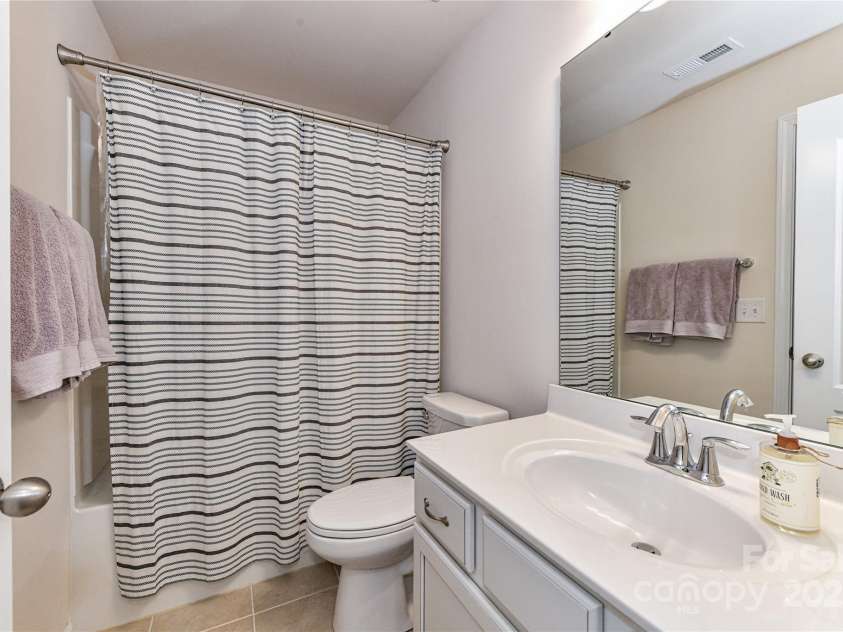 11730 Maher Lane, Huntersville, NC 28078.  MLS# CAR4281709, YatesRealty ID 28558. Full Bath with tub/shower & tile floors!