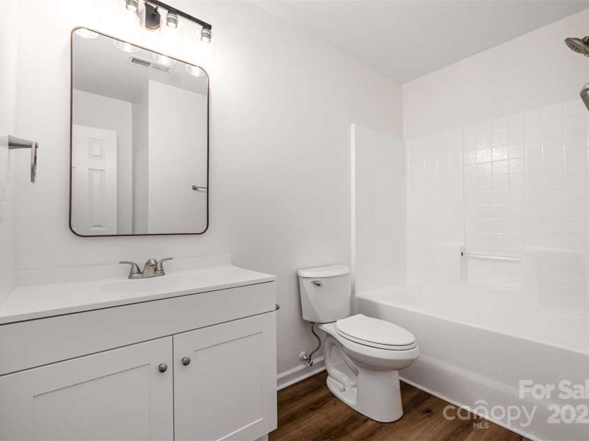 248 Pangle Drive, Charlotte, NC 28217.  MLS# CAR4281610, YatesRealty ID 28559. Bathroom 2