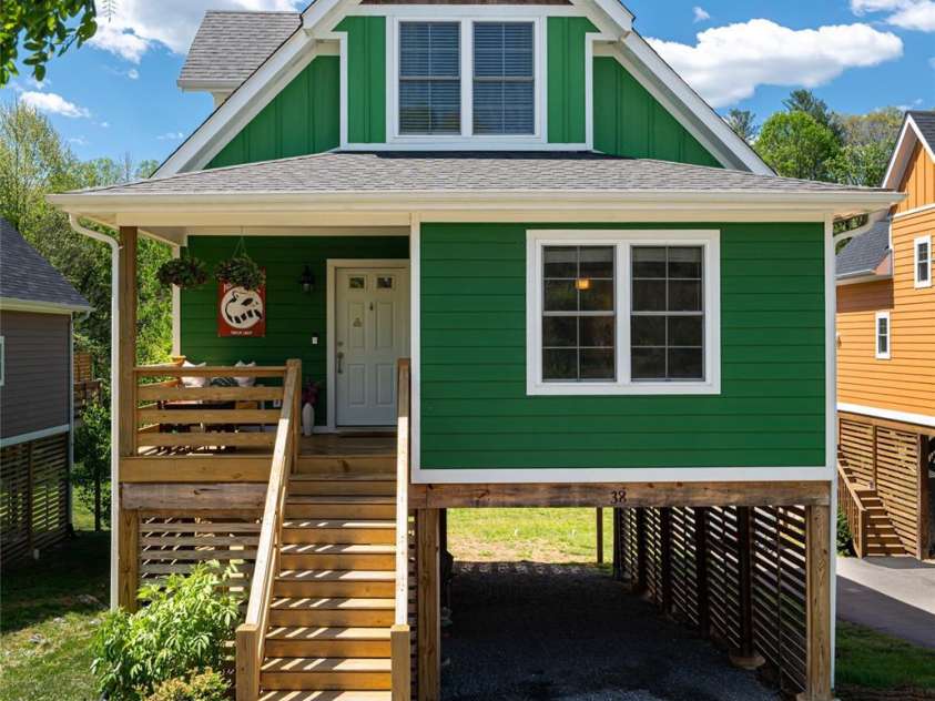 38 Old County Home Road, Asheville, NC 28806.  MLS# CAR4374624, YatesRealty ID 28559. 