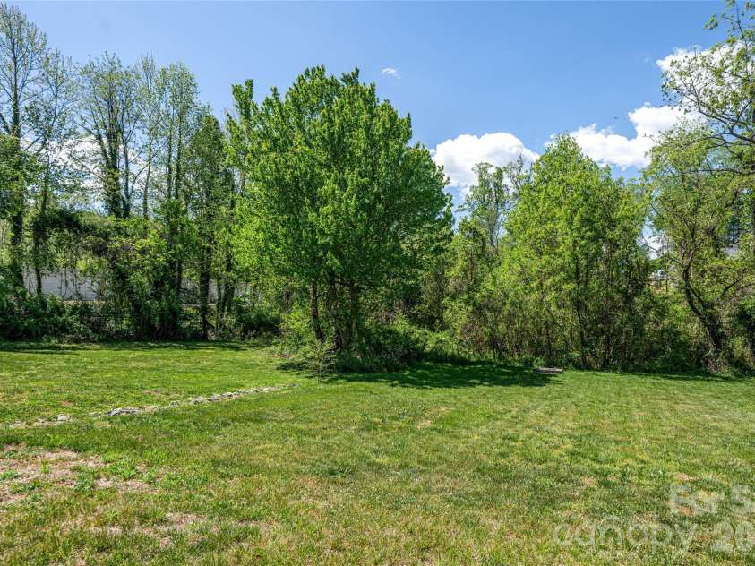 38 Old County Home Road, Asheville, NC 28806.  MLS# CAR4374624, YatesRealty ID 28559. 