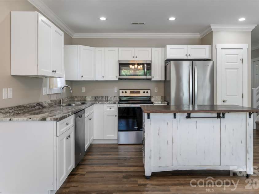 38 Old County Home Road, Asheville, NC 28806.  MLS# CAR4374624, YatesRealty ID 28559. 