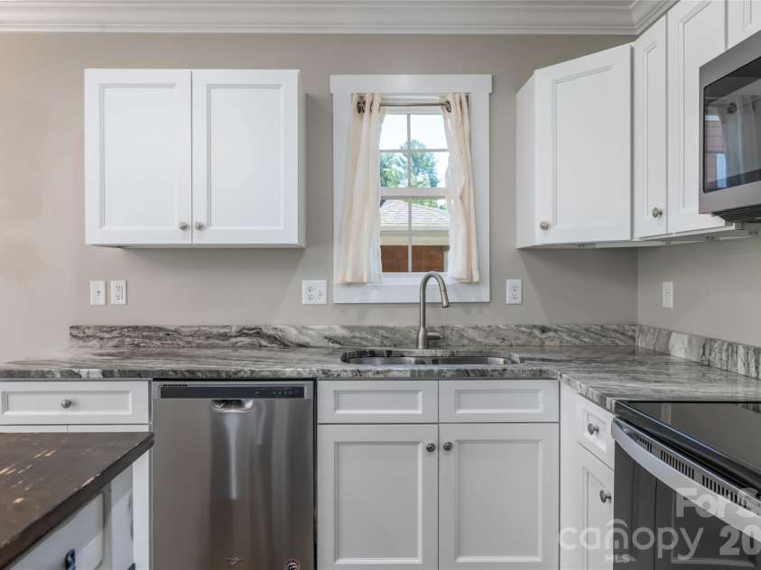 38 Old County Home Road, Asheville, NC 28806.  MLS# CAR4374624, YatesRealty ID 28559. 