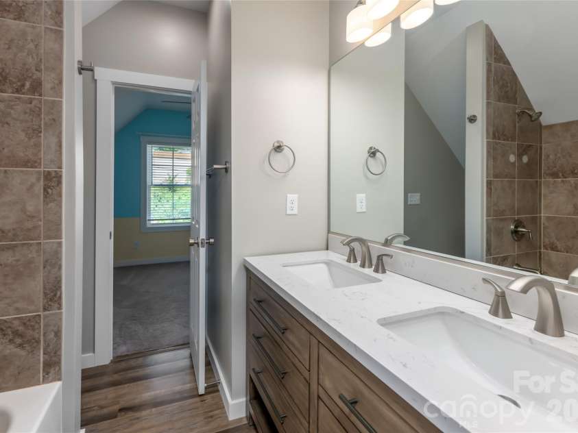 38 Old County Home Road, Asheville, NC 28806.  MLS# CAR4374624, YatesRealty ID 28559. 
