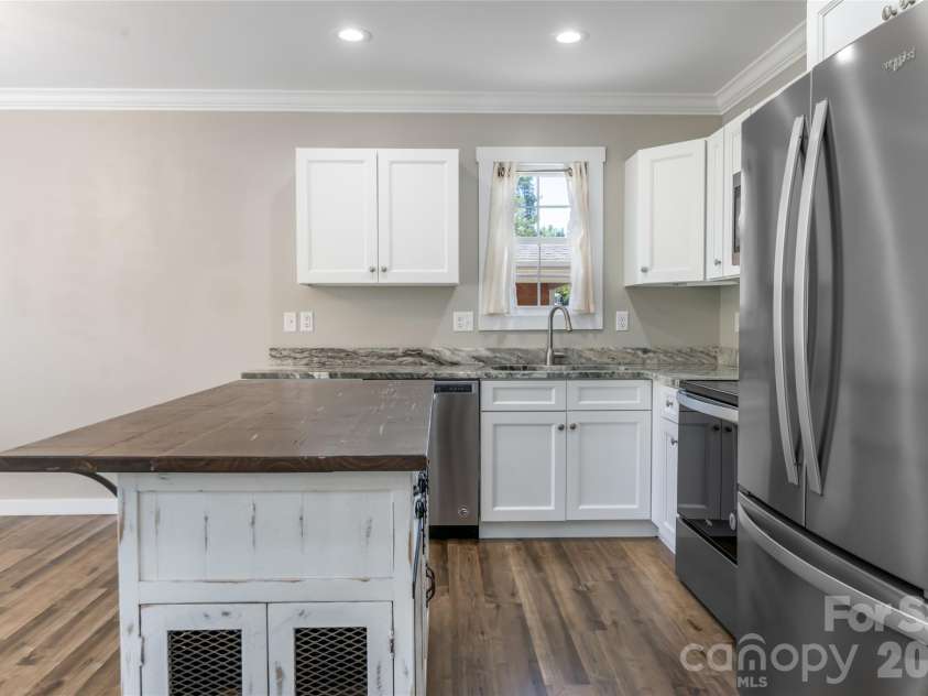 38 Old County Home Road, Asheville, NC 28806.  MLS# CAR4374624, YatesRealty ID 28559. 