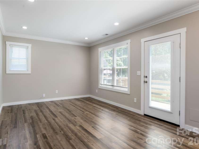 38 Old County Home Road, Asheville, NC 28806.  MLS# CAR4374624, YatesRealty ID 28559. Living Room