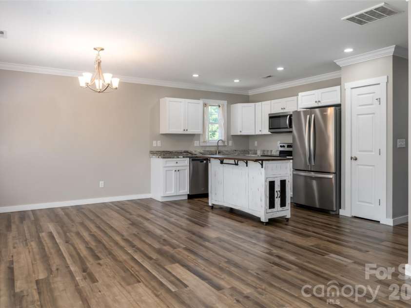 38 Old County Home Road, Asheville, NC 28806.  MLS# CAR4374624, YatesRealty ID 28559. Open concept
