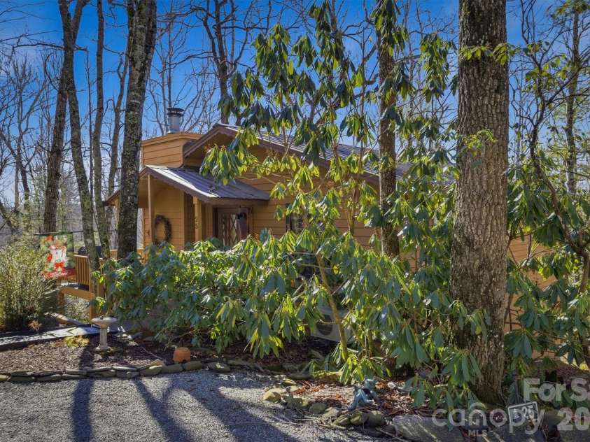 25 Poke Road, Newland, NC 28657.  MLS# CAR4350081, YatesRealty ID 2856. 