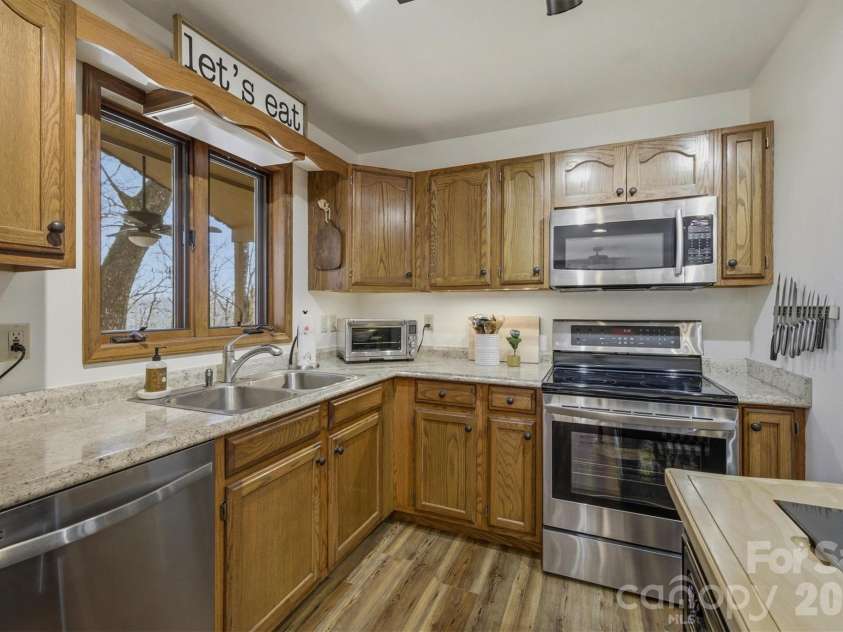 25 Poke Road, Newland, NC 28657.  MLS# CAR4350081, YatesRealty ID 2856. 